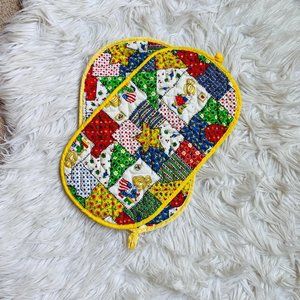 Vintage Betsy Ross Americana 70s Kitchen 2pcs Oval Printed Pot Holders Quilted